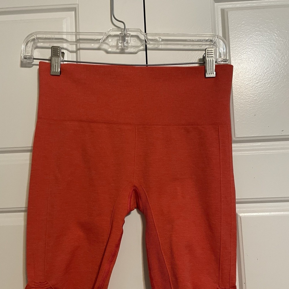 Lululemon Athletica Red Ruched Cropped Leggings Athletic Pants Sz 6 - Picture 6 of 8